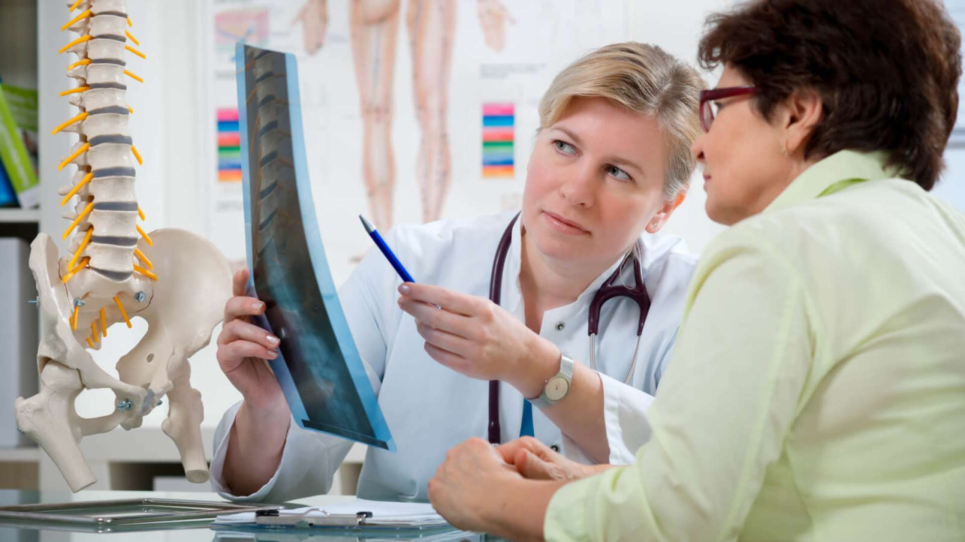 Doctor shows an xray to the patient